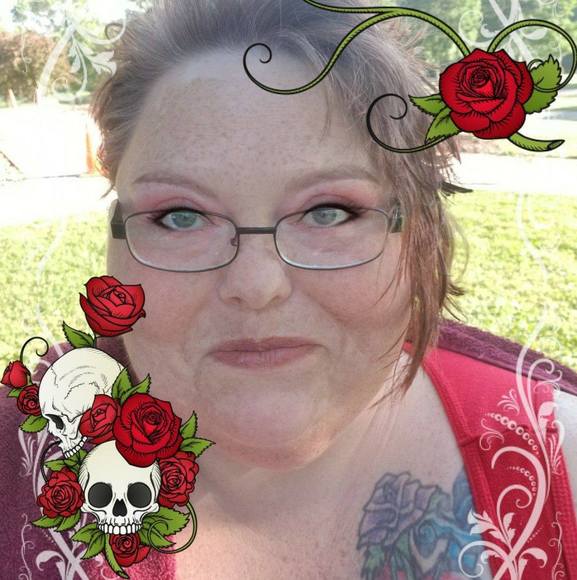 Profile Picture of Shawna Faye (@shawnacass) on Poshmark