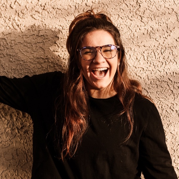 Profile Picture of Elizabeth Heffington (@lizheffington) on Poshmark