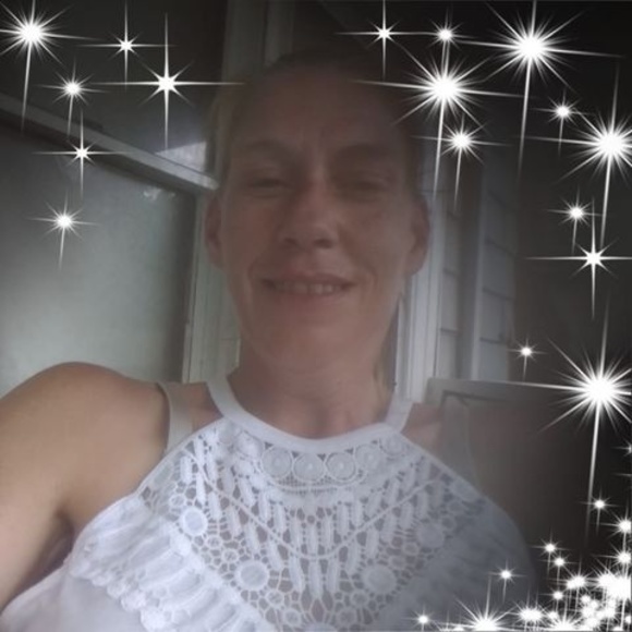 Profile Picture of Tonya Kreps (@tonyakreps) on Poshmark