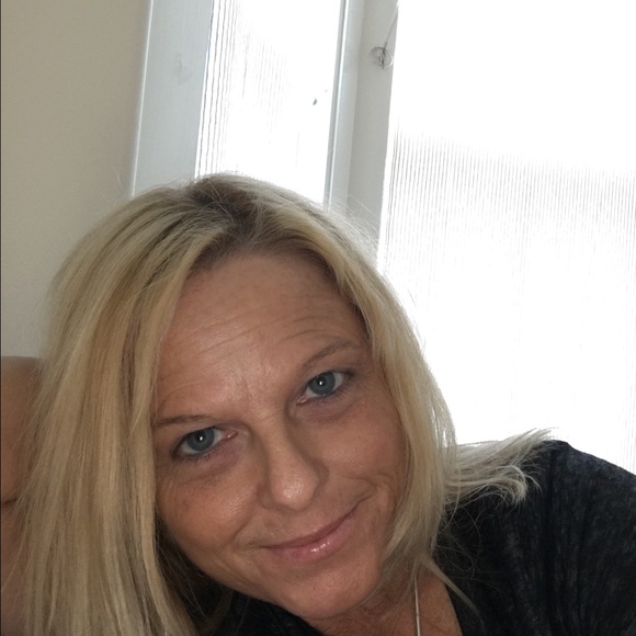 Profile Picture of Kimberly Persaud (@kpersaud42) on Poshmark