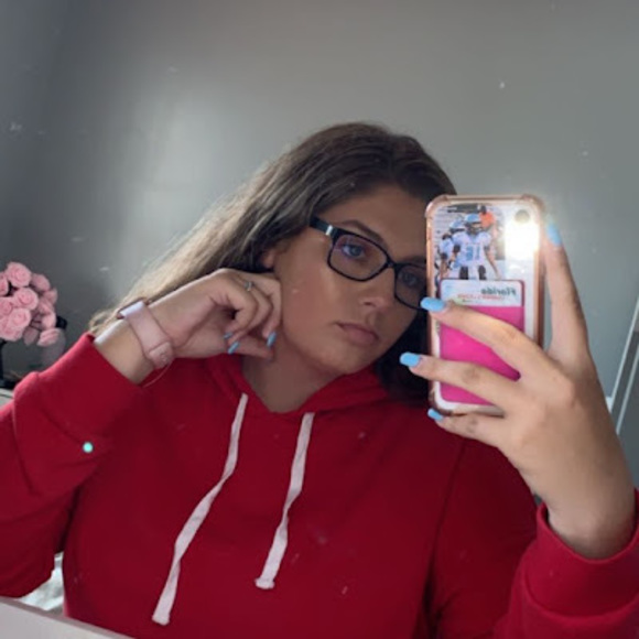 Profile Picture of Madison Panariello (@madisonpanariel) on Poshmark