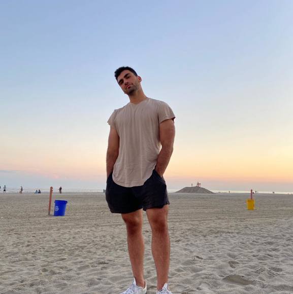 Profile Picture of Lorenzo Gisonda (@lgisonsa) on Poshmark