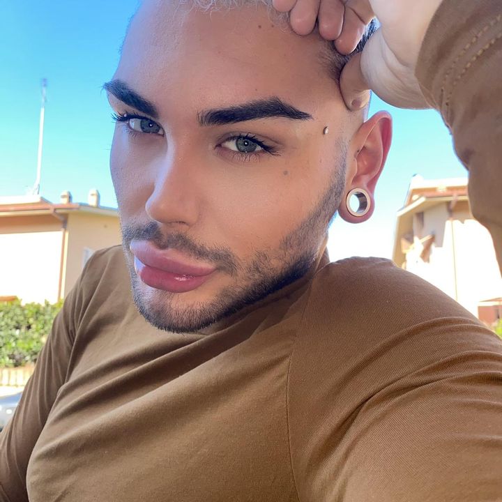 Profile Picture of Andreaburrello 💥plasticboy 💋 (@@andreaburrelloreal) on Tiktok
