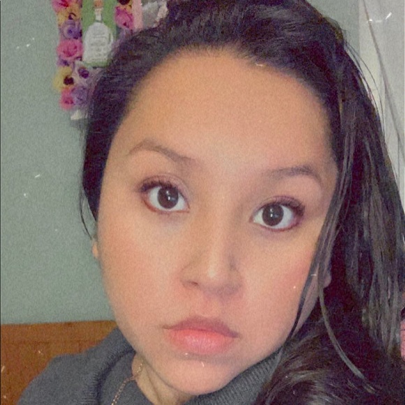 Profile Picture of Lisbeth Gonzalez (@lisax23) on Poshmark