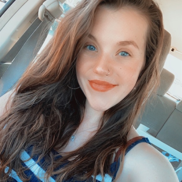 Profile Picture of Katy Fiess (@katy_xo230) on Poshmark