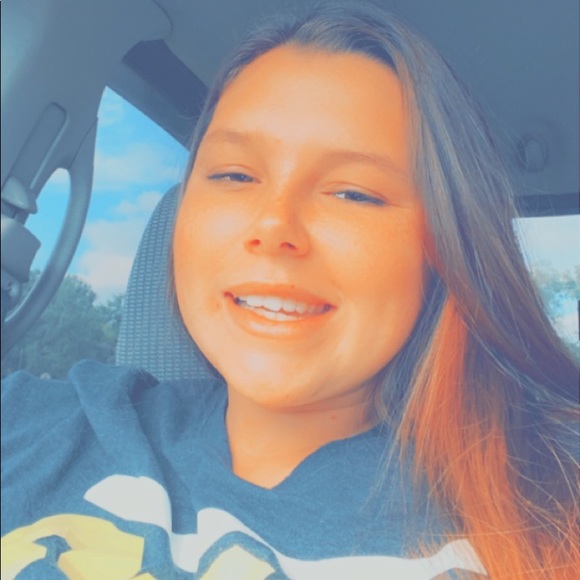 Profile Picture of Phylicia Deleski (@phyliciadeleski) on Poshmark