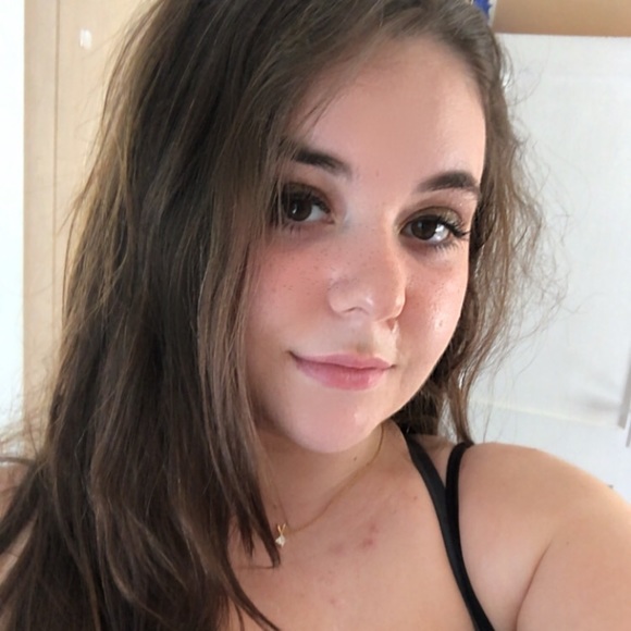 Profile Picture of Syla Doronina (@syyy120) on Poshmark