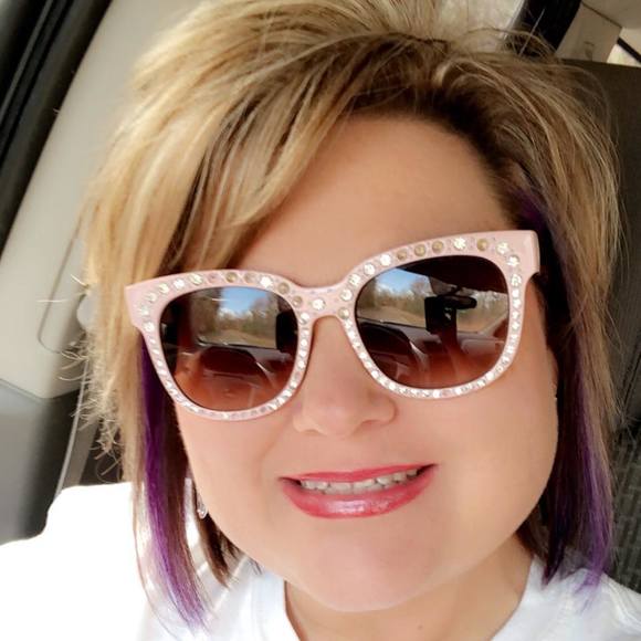 Profile Picture of Donna Meloling (@dmeloling) on Poshmark