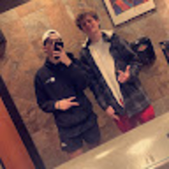 Profile Picture of Brandon Jacobs (@brxndoz) on Poshmark