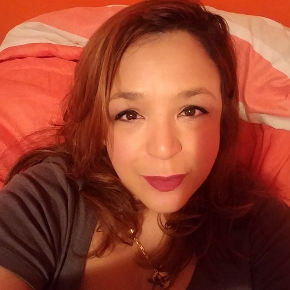 Profile Picture of Carrie Rivera (@nikita1950) on Poshmark