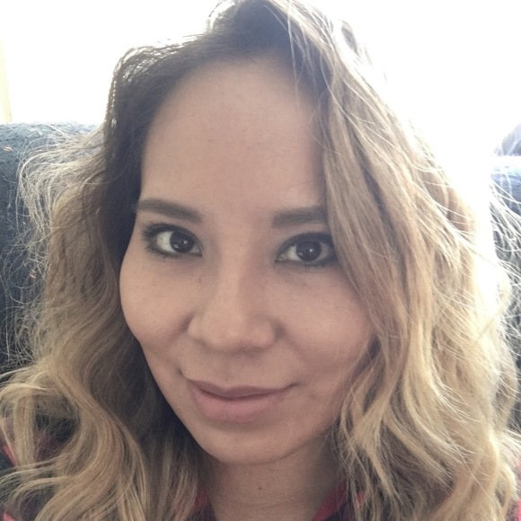 Profile Picture of Shereen Begay (@reen_928) on Poshmark