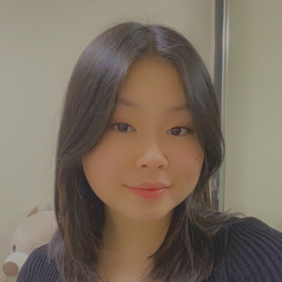 Profile Picture of Stephanie Liu (@stephhhliu) on Poshmark