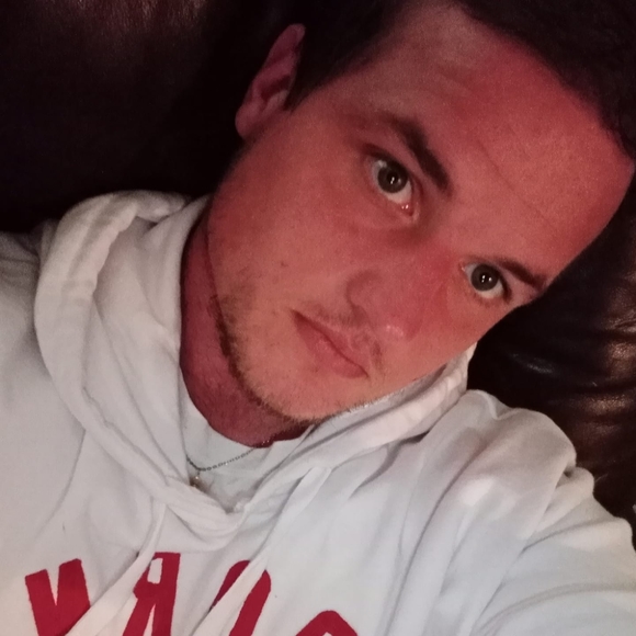 Profile Picture of Dakota Aistrop (@dakotaaistrop) on Poshmark