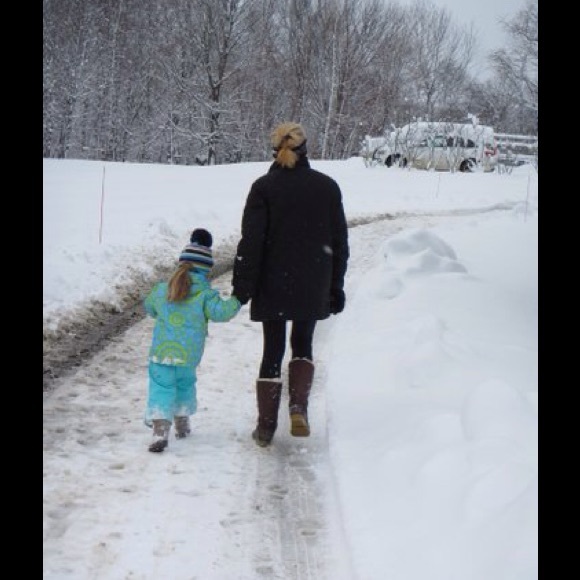 Profile Picture of Lori Berkey (@missonya) on Poshmark