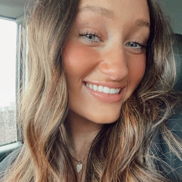 Profile Picture of Brooke Edgeworth (@relrod7) on Poshmark