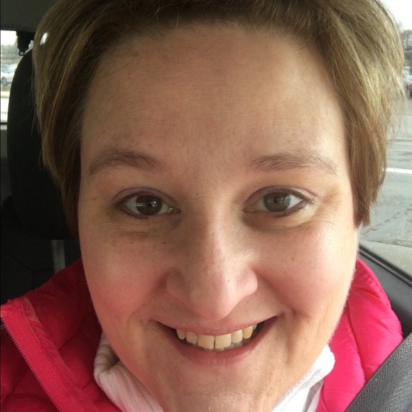 Profile Picture of Cathy Devillers (@cathydevillers) on Poshmark