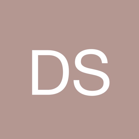 Profile Picture of Divya Shetty (@divyadshetty) on Poshmark