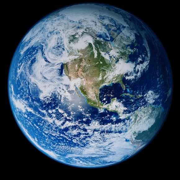 Profile Picture of Alexia Ayala (@ahovaaa) on Poshmark