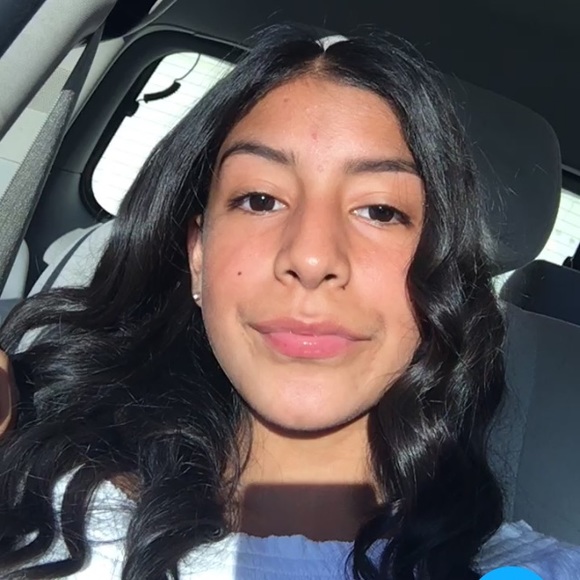 Profile Picture of Monique Arellano (@moniqueyt410) on Poshmark