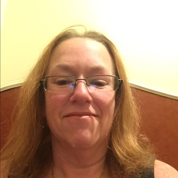 Profile Picture of Lori Beneduce (@loristacey318) on Poshmark