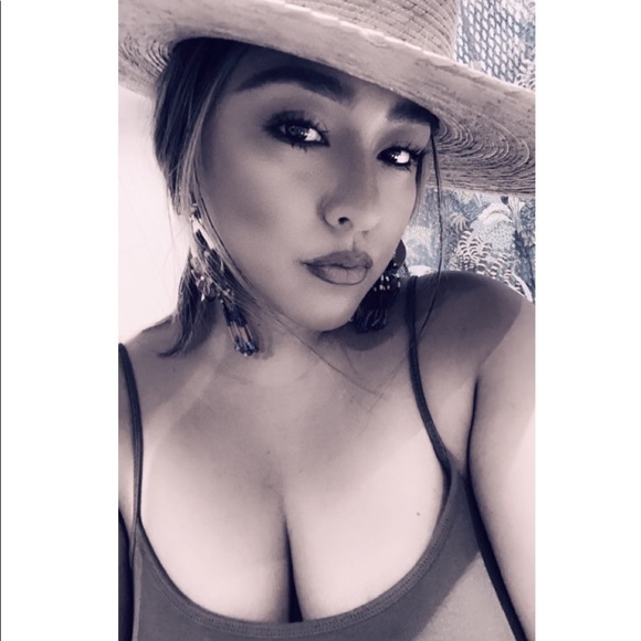 Profile Picture of Bonnie Iseminger (@mrsiseminger) on Poshmark