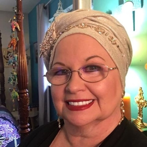 Profile Picture of Alice Abbott (@aabbott707) on Poshmark