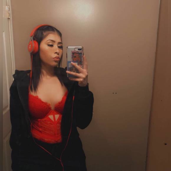 Profile Picture of Ty Omeasoo (@tyomeasoo) on Poshmark