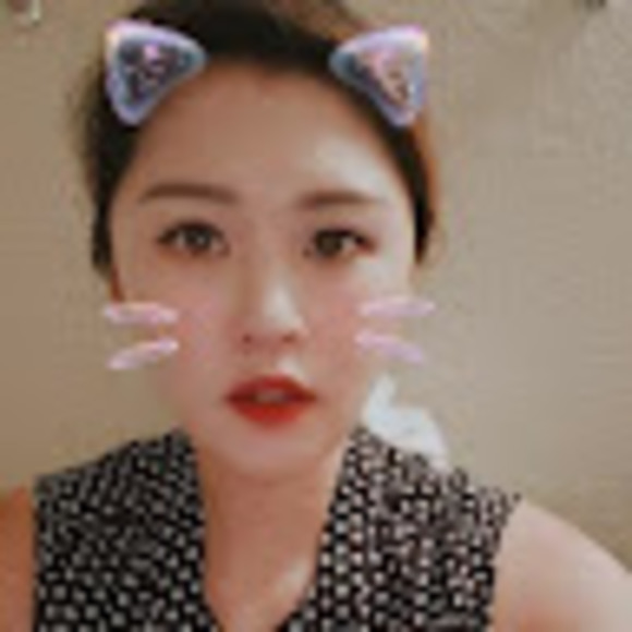 Profile Picture of Yoonhee Kwon (@eunice902729) on Poshmark