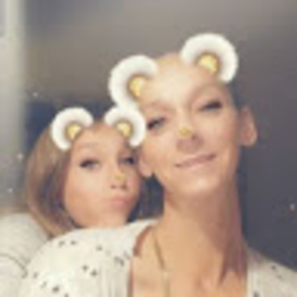 Profile Picture of Michele Notch (@mnotch1828) on Poshmark