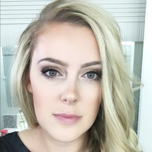 Profile Picture of Shayna Sitton (@shaynasitton) on Poshmark