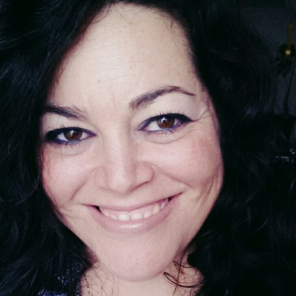 Profile Picture of Jennifer Cerutti (@jacerutti) on Poshmark