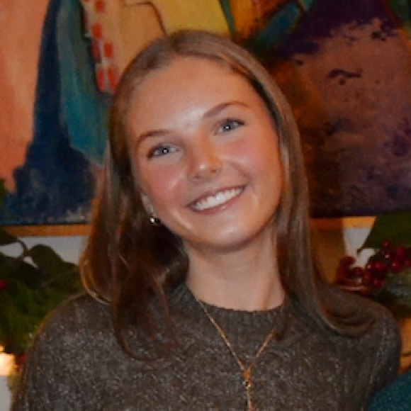 Profile Picture of Anne tyler Bartusch (@a_bartusch) on Poshmark