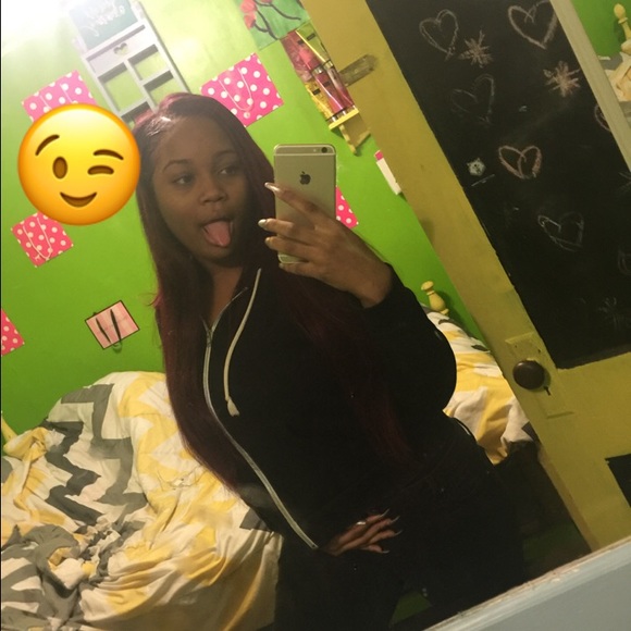 Profile Picture of Michaela Barclay (@michaelaamiyab) on Poshmark