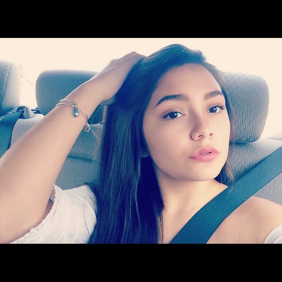 Profile Picture of Luna Alvarez (@ummmsoooyeah) on Poshmark