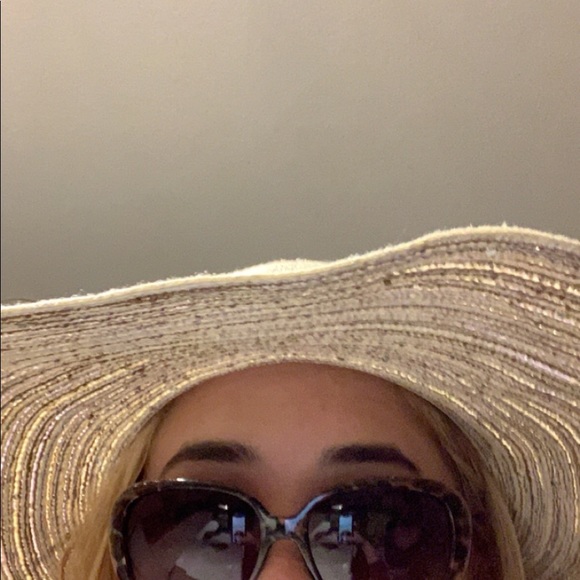 Profile Picture of Alexandra Pedroso (@alliepedroso) on Poshmark