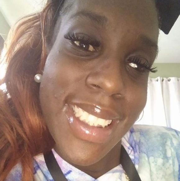 Profile Picture of Artinia Benjamin (@benjaminsharell) on Poshmark