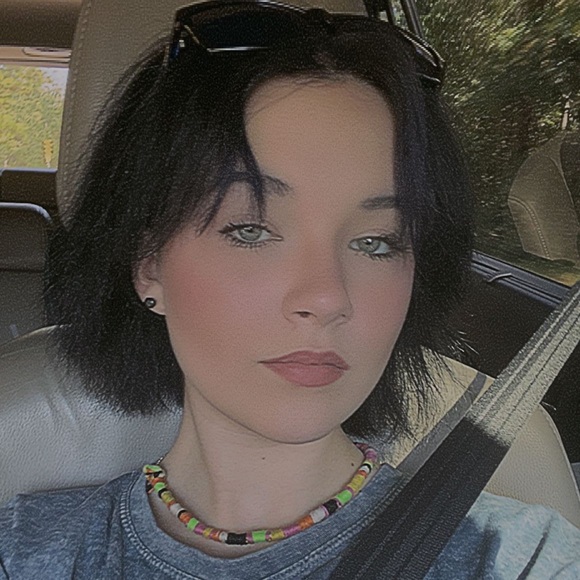 Profile Picture of Clarissa Ingram (@clarissaa_jadee) on Poshmark