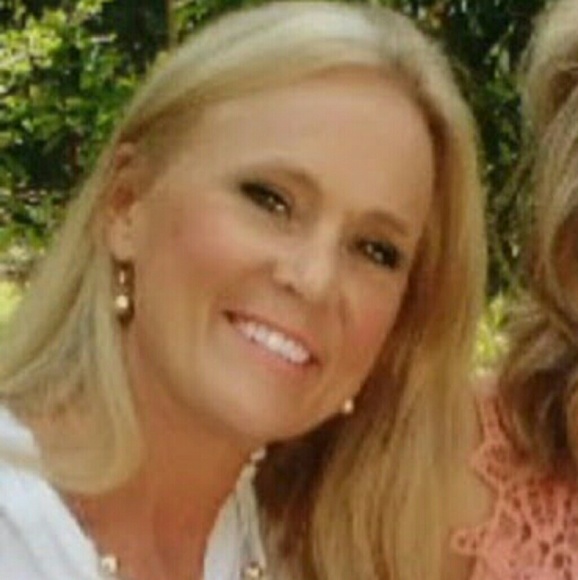 Profile Picture of Diane Manning (@selenadiane007) on Poshmark