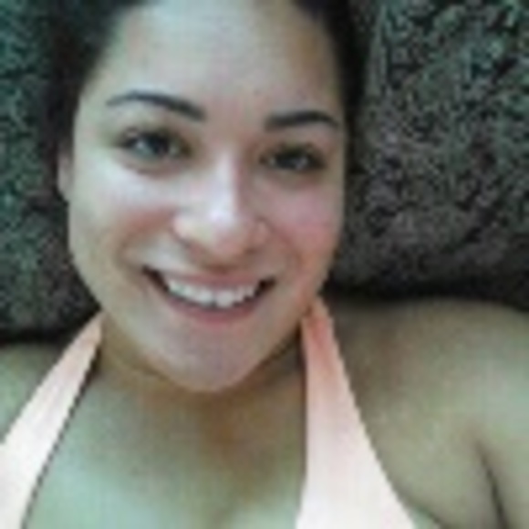 Profile Picture of Maraiya Byous (@maraiyabyous) on Poshmark