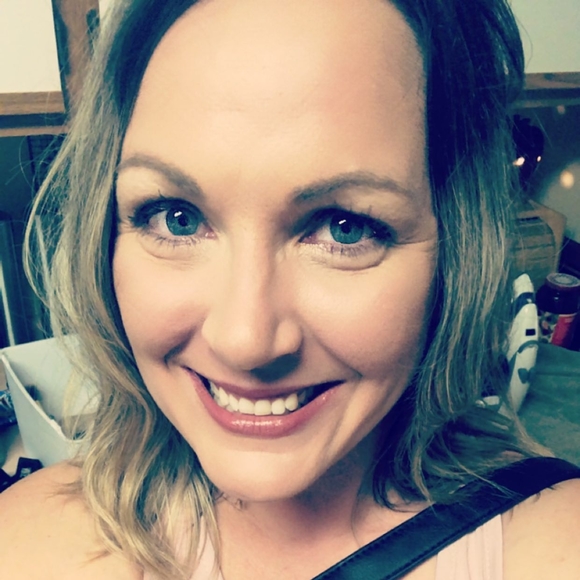 Profile Picture of Amber Freitag (@amberfab) on Poshmark