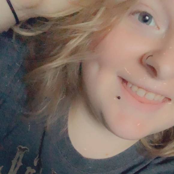 Profile Picture of Alexis Weed (@alexisweed) on Poshmark