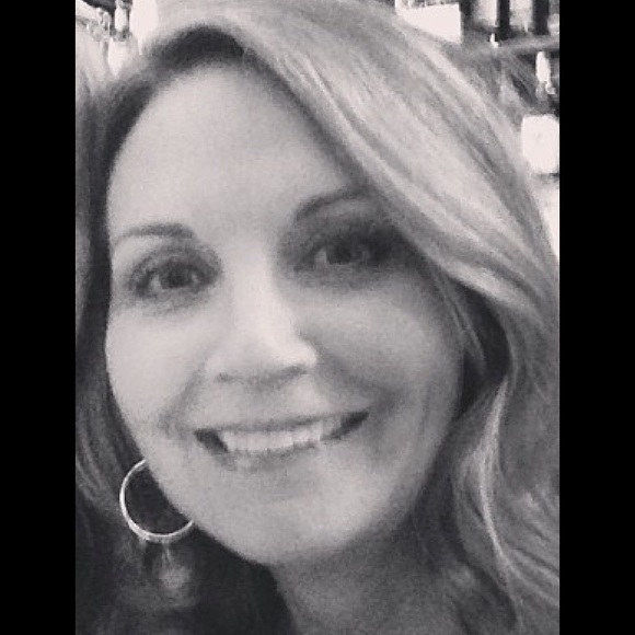 Profile Picture of Kim Shahan (@kimshahan) on Poshmark