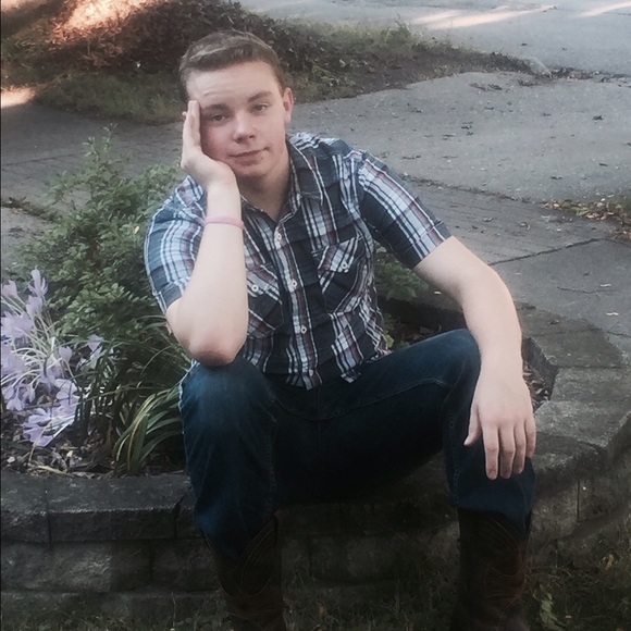 Profile Picture of Noah Ondo (@noahondo) on Poshmark