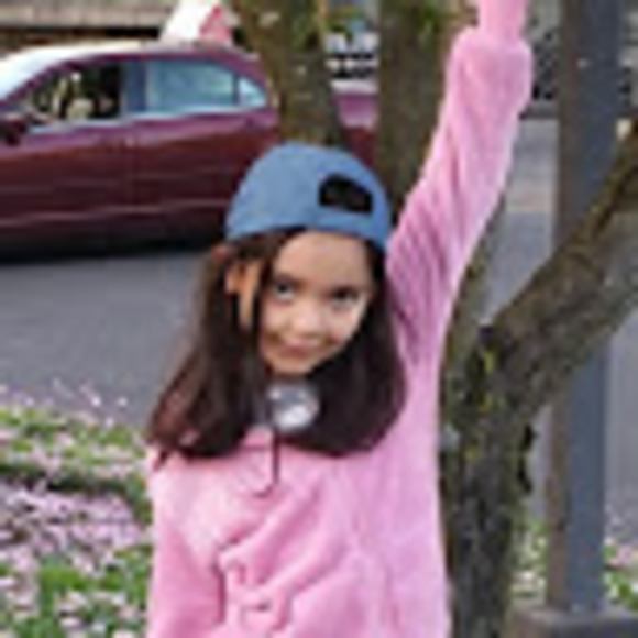 Profile Picture of Danielle Jauregui (@djauregui1104) on Poshmark