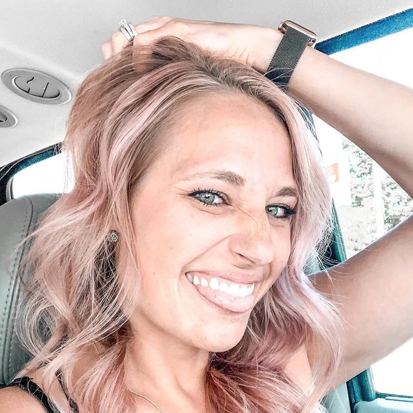 Profile Picture of Kayleigh Beebe (@kbeebe0720) on Poshmark