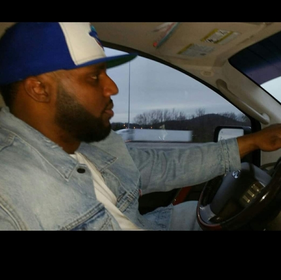 Profile Picture of James James (@jamesjames384) on Poshmark