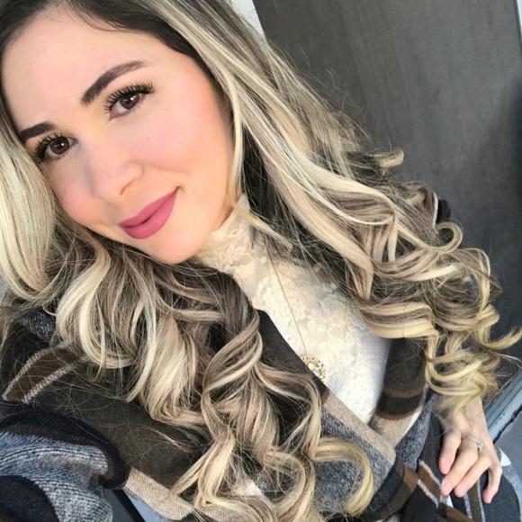 Profile Picture of Kelly Stewart (@kellystewart) on Poshmark