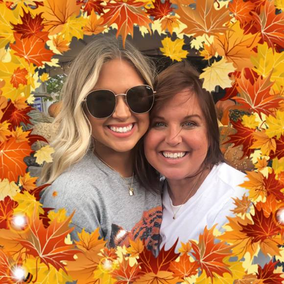 Profile Picture of Laura Theus (@lauratheus) on Poshmark