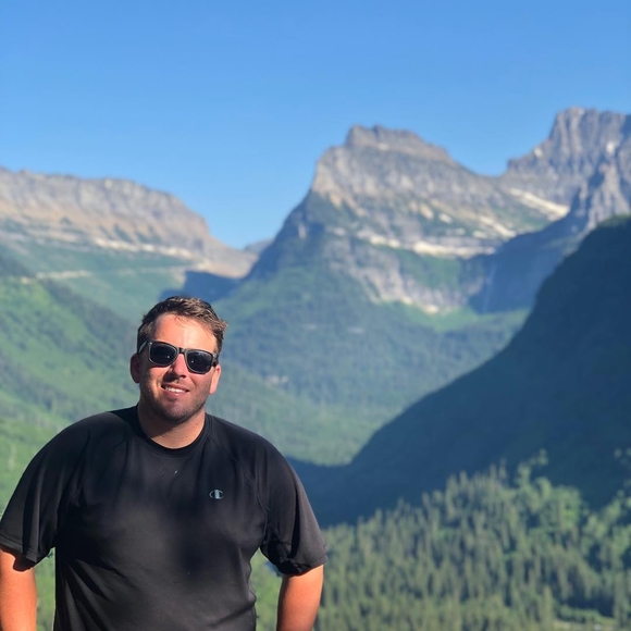 Profile Picture of Jordan Gomillion (@gomillionaire1) on Poshmark