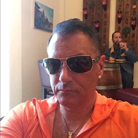 Profile Picture of Derek Tomasello (@derektomasello) on Poshmark